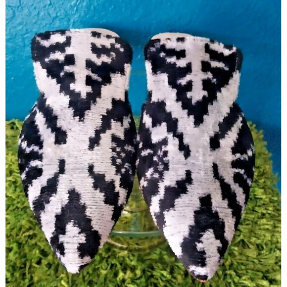 Women’s ANATOLIA IKAT Velvet Silk Slip On Flats Shoes Sz 38 US 7.5 Pointed Toes - Picture 2 of 5